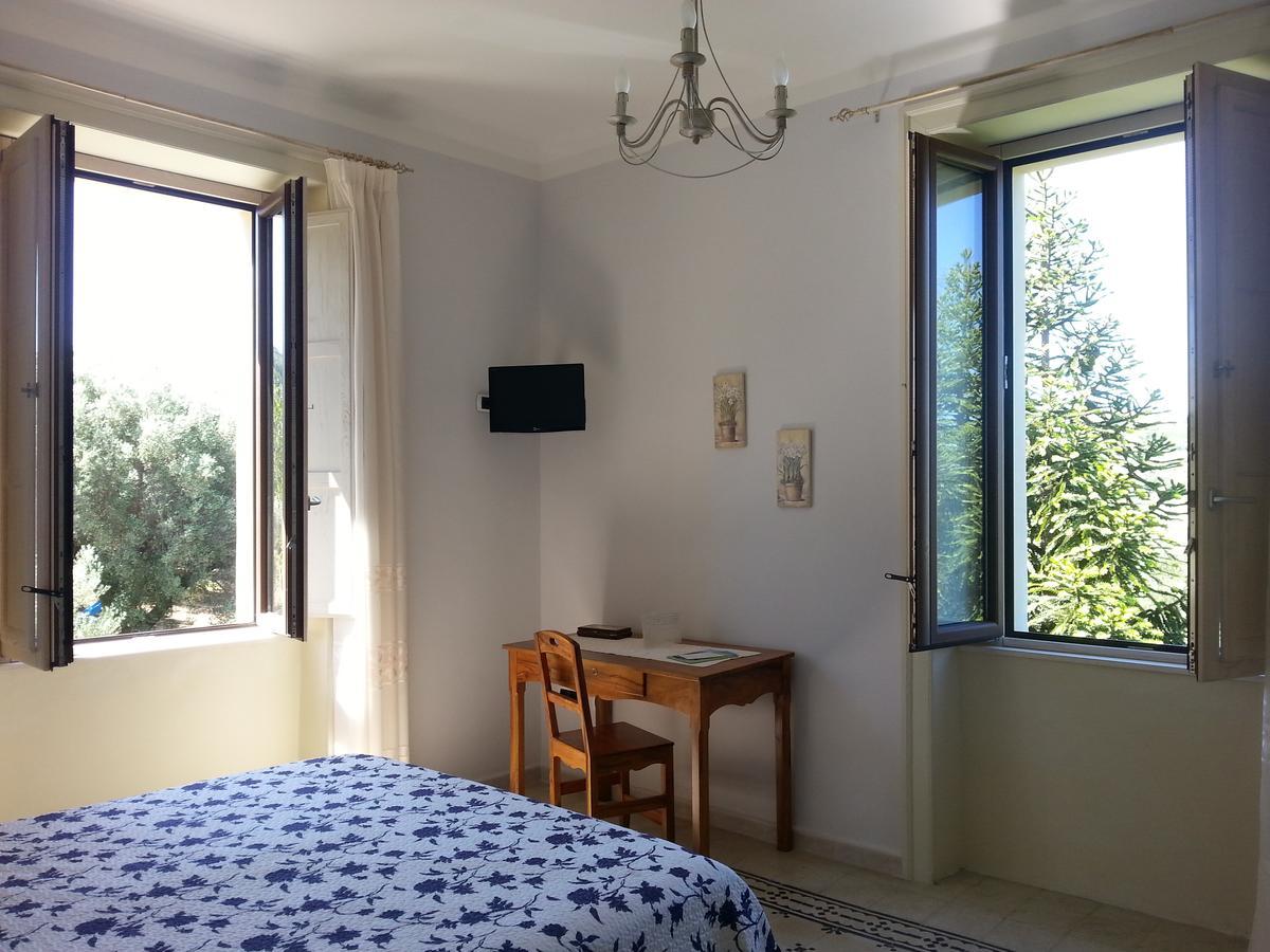Villa Vincenza วัลโล เดลลา ลูคาเนีย ภายนอก รูปภาพ